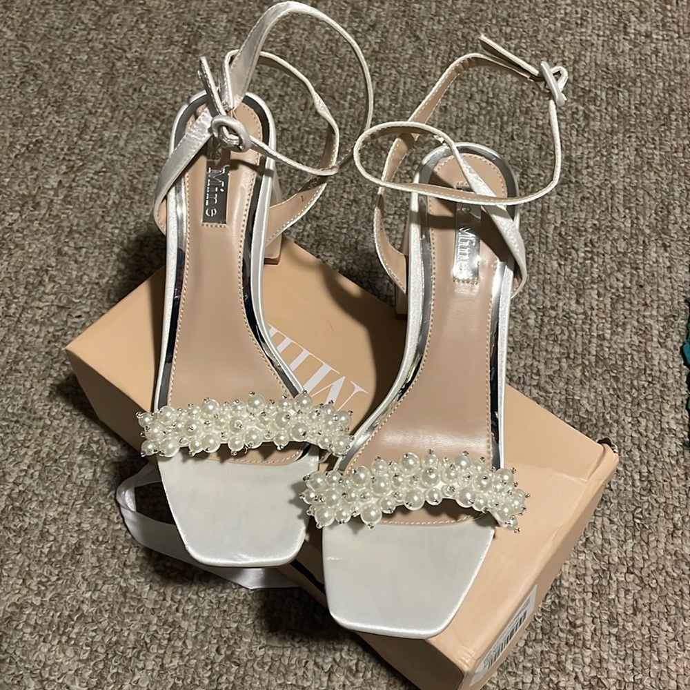 Ivory Bridal Pearl Heel (size 9)